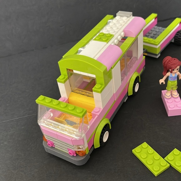 LEGO AND FRIENDS ADVENTURE CAMPER AND CAR - Picture 4 of 9